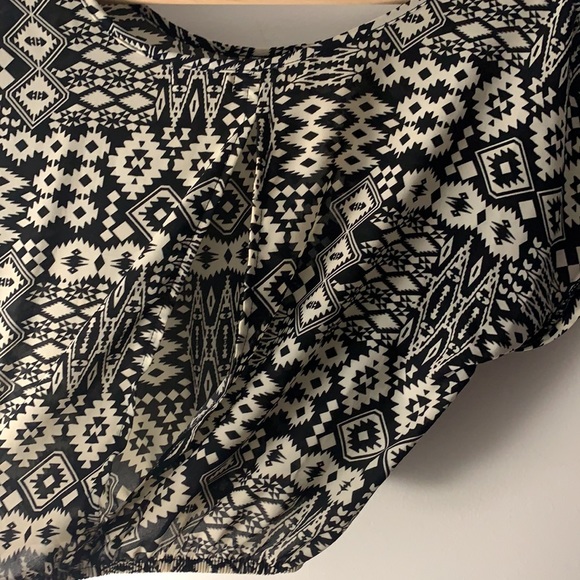 Cropped Chiffon Aztec Cut Out Back Blouse - Picture 3 of 3